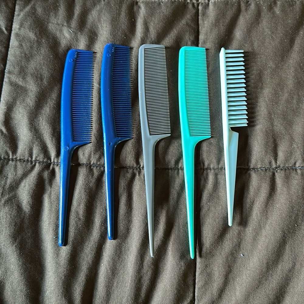 Assorted Plastic Rattail Combs - Picture 2 of 12